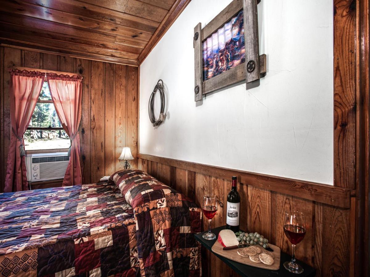 Apache Village Cabinette 15, Queen Bed, Midtown, Sleeps 2 Ruidoso Exterior photo