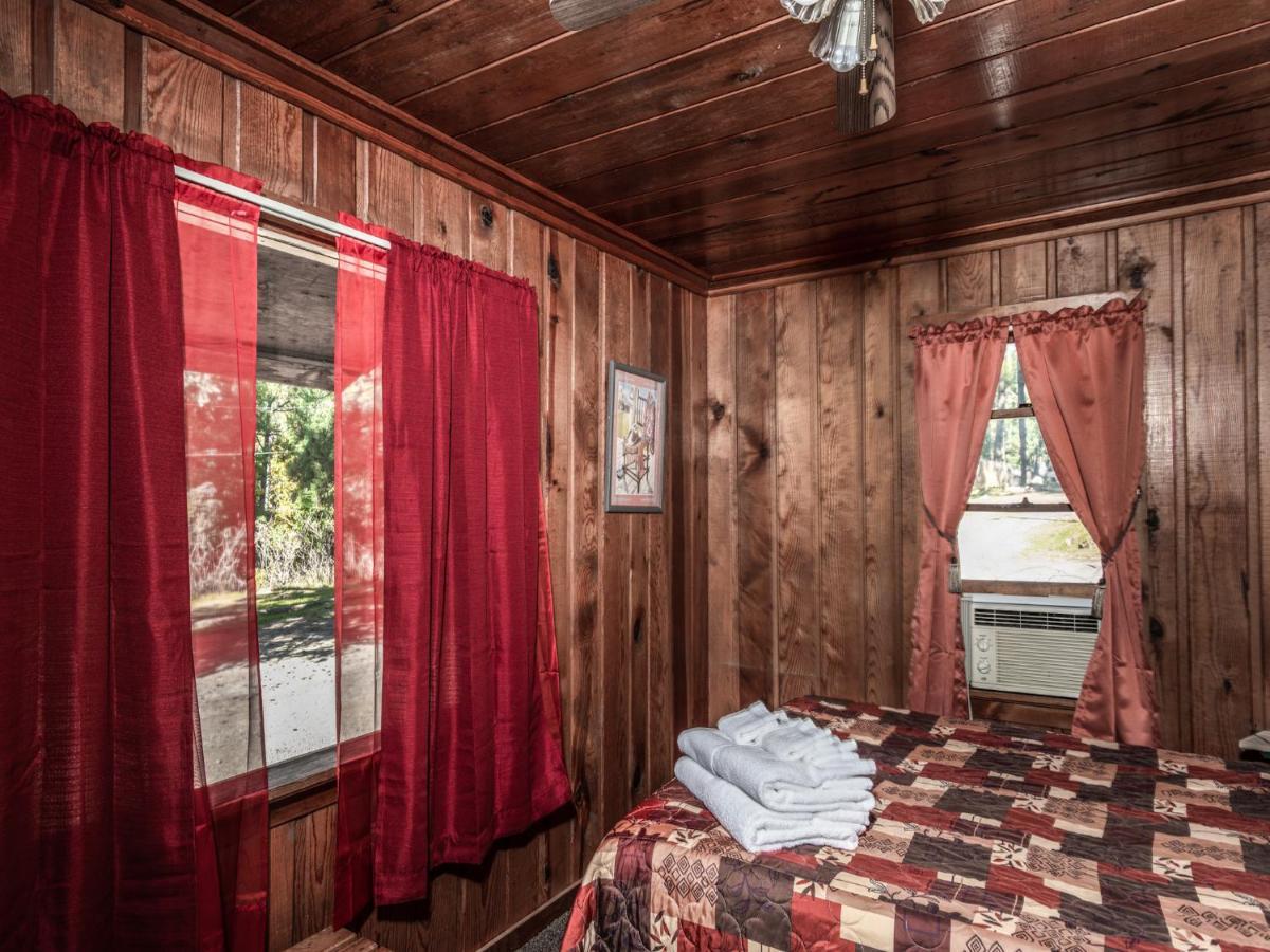 Apache Village Cabinette 15, Queen Bed, Midtown, Sleeps 2 Ruidoso Exterior photo