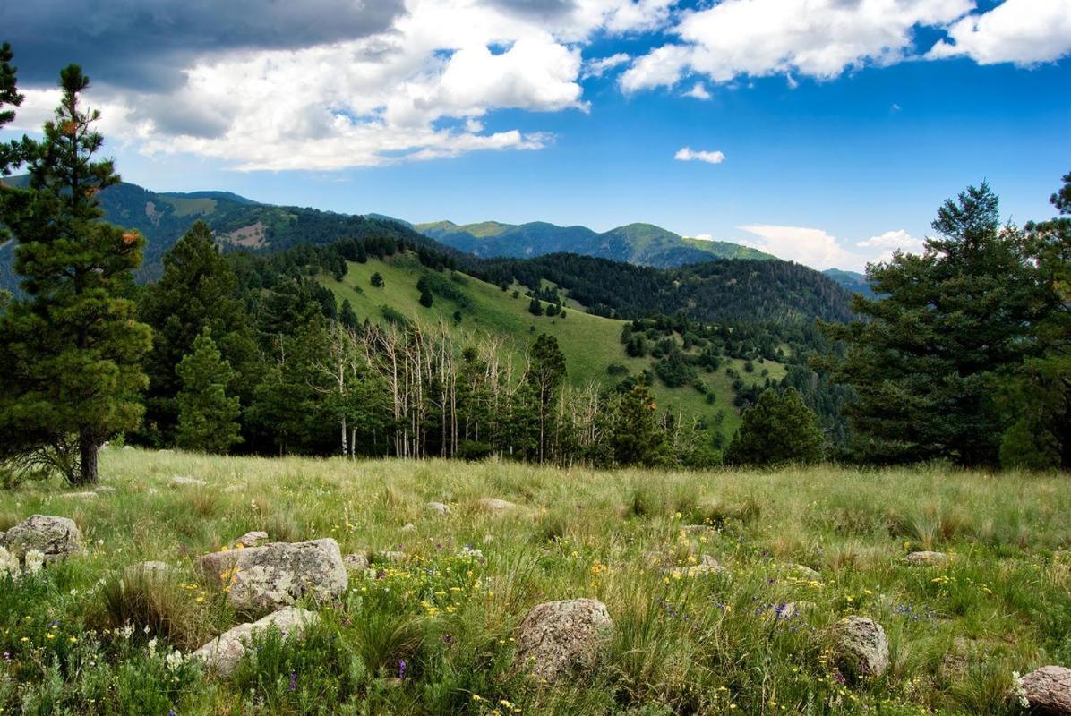 Apache Village Cabinette 15, Queen Bed, Midtown, Sleeps 2 Ruidoso Exterior photo